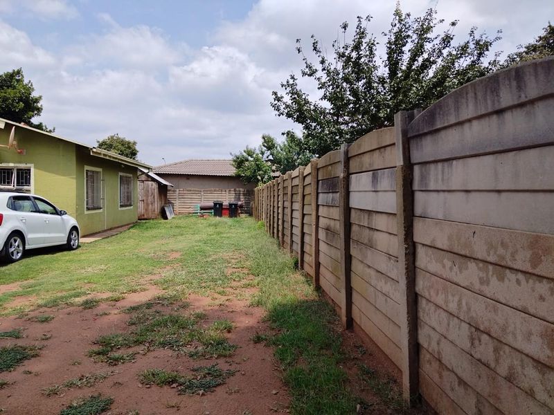 3 bedroom house with rental income of R21 000 a month - Photo 8