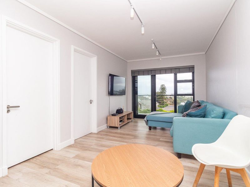 Two Bedroom Apartment With Lovely Views - Photo 7