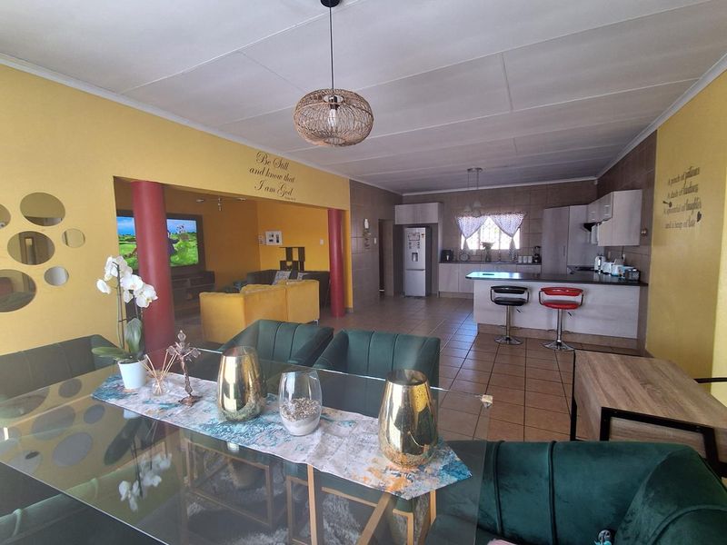 3-Bedroom Facebrick Home with Pool, Lapa, Garden Cottage & Double Garage - Photo 2