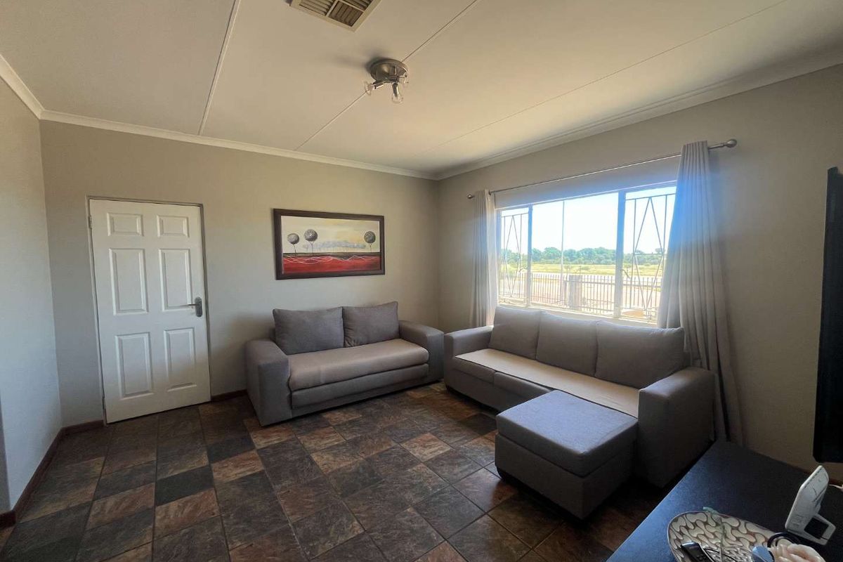 Immaculate 4-Bedroom Family Home in a Popular Neighbourhood - Photo 3