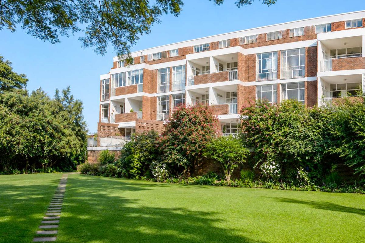 2 bedroom apartment in Illovo - Photo 3