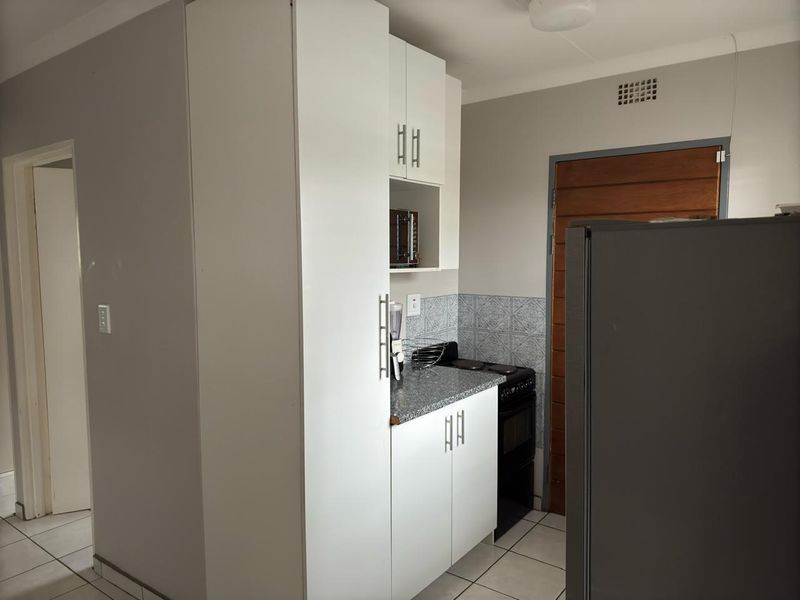 Clayville - R 900 000 Lovely Home ! - Photo 5