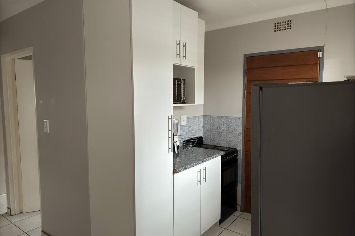 Clayville - R 900 000 Lovely Home ! - Photo 5