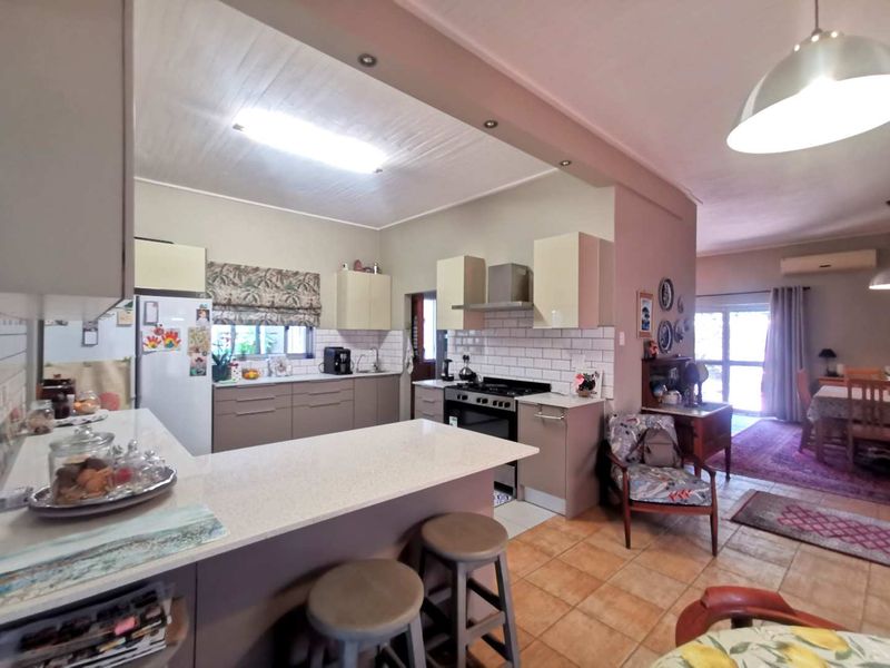 Single levelled House with granny flat for sale in Klein Windhoek - Photo 10