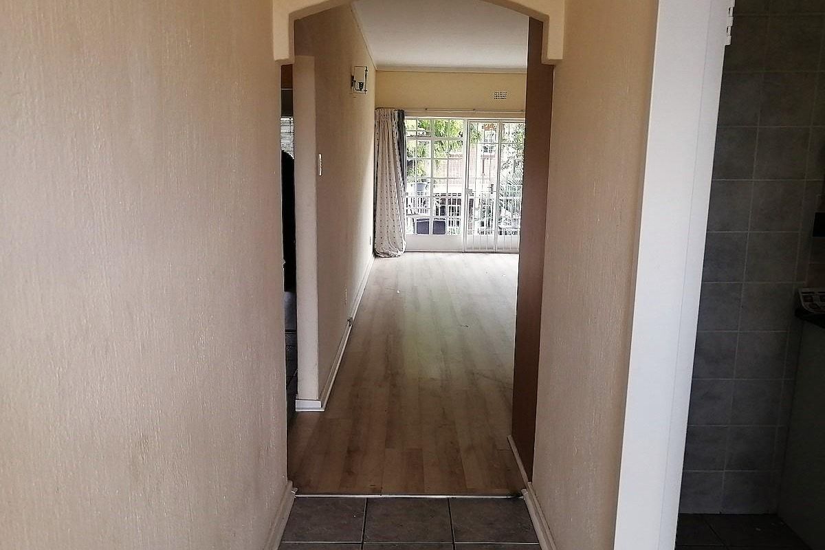 First Floor cozy apartment minutes from Sandton - Photo 2