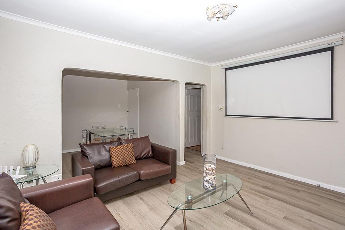 Family Home - Photo 4