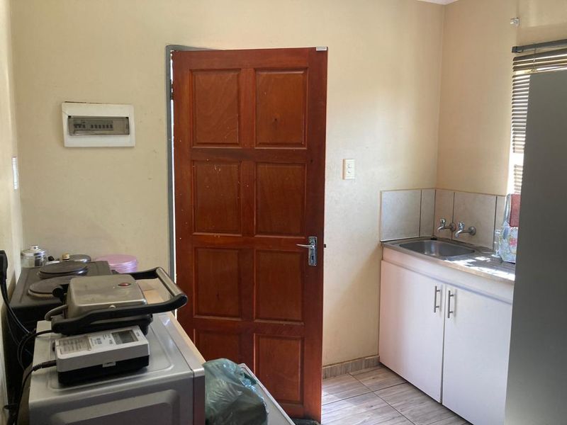 Excellent Value Clayville R 680 000 !! - Photo 5