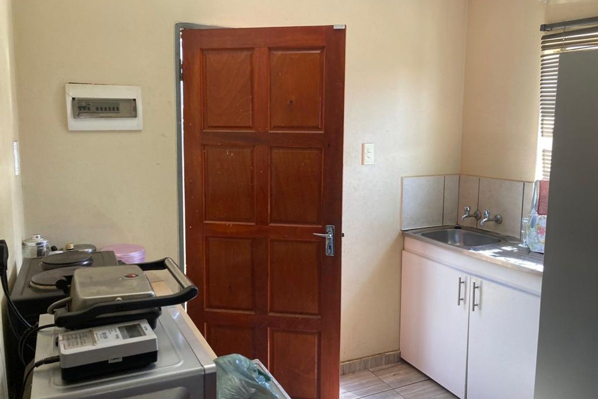 Excellent Value Clayville R 680 000 !! - Photo 5