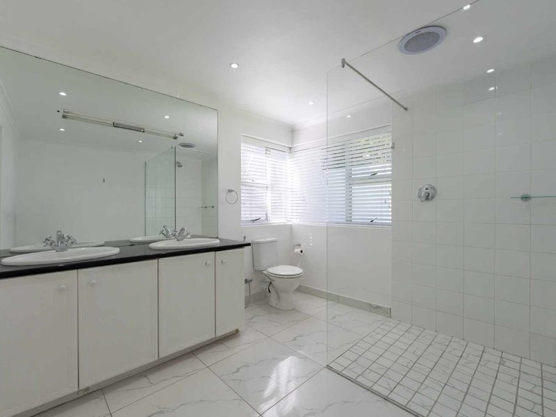 Magnificent Newly Renovated Family Home in Upper Vredehoek. - Photo 7