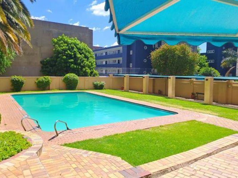 Spacious Apartment in Secure Majestic Towers, Parktown - Photo 4