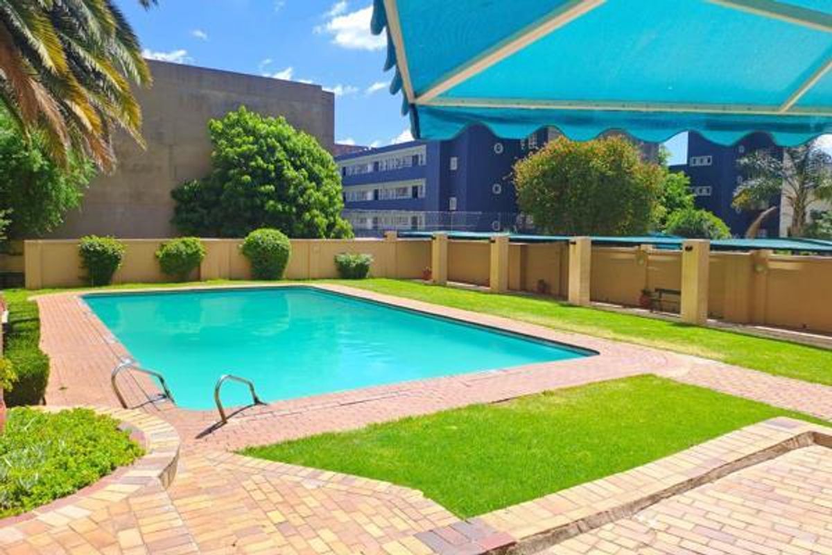 Spacious Apartment in Secure Majestic Towers, Parktown - Photo 4