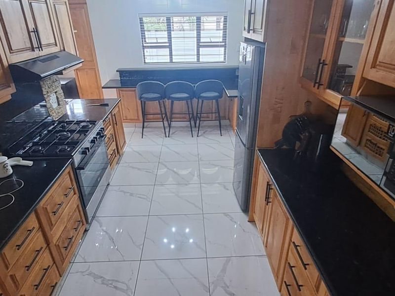 Step into this spacious and well-appointed 4-bedroom home, designed for comfortable family living and effortless entertaining. - Photo 8