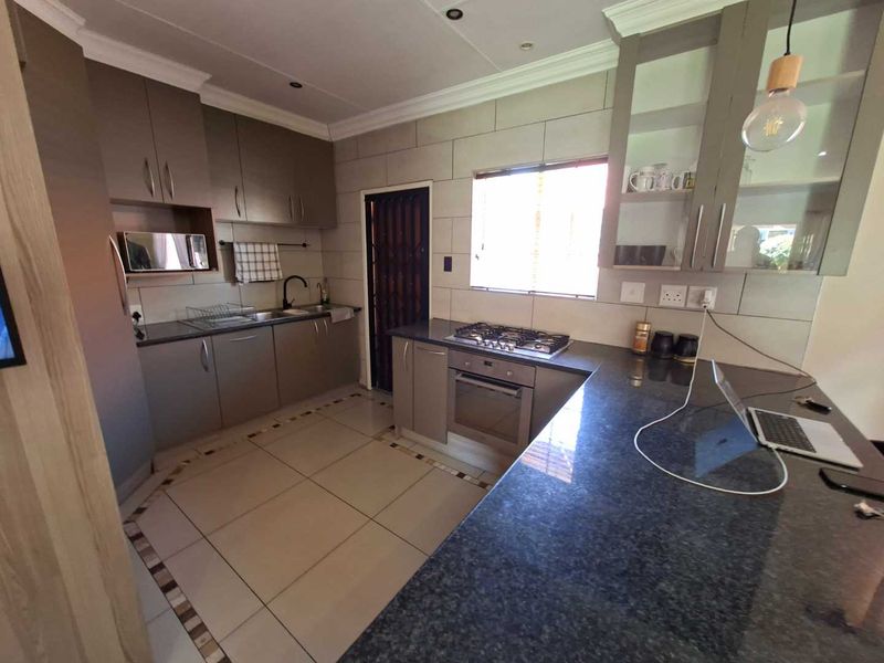 3 Bedroom Home For Sale - Photo 4