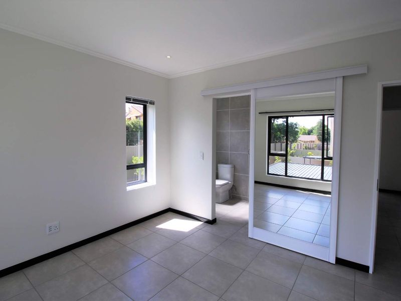 Two Bedroom Apartment in Secure Estate - Photo 9