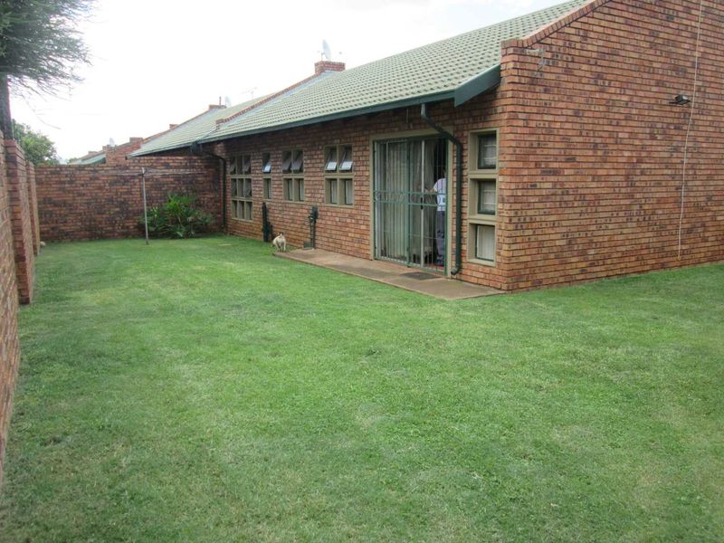 3 BEDROOM TOWNHOUSE TO RENT IN ANNLIN - Photo 4