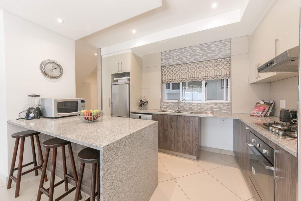 3 Bedroom Townhouse/Cluster For Sale in Edenburg,Sandton - Photo 3