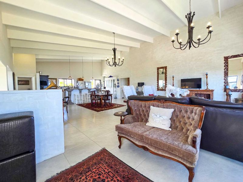 Secure estate living with spectacular views. - Photo 10