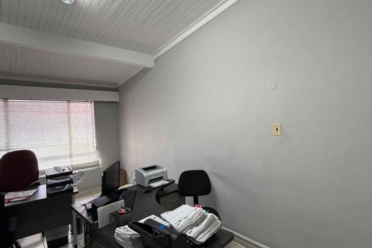 Office Building To Let — Luxury Hill, Klein Windhoek - Photo 3