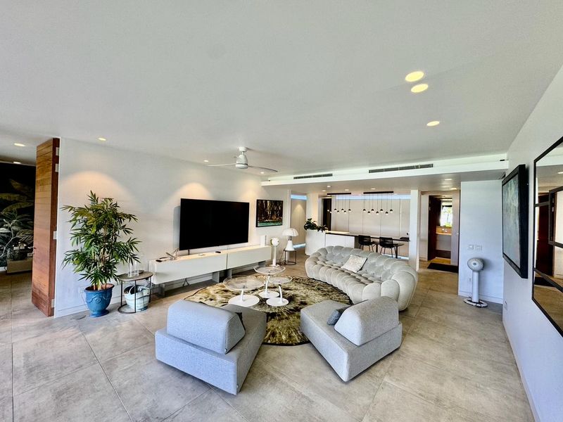 Unparalleled Refinement - Photo 3