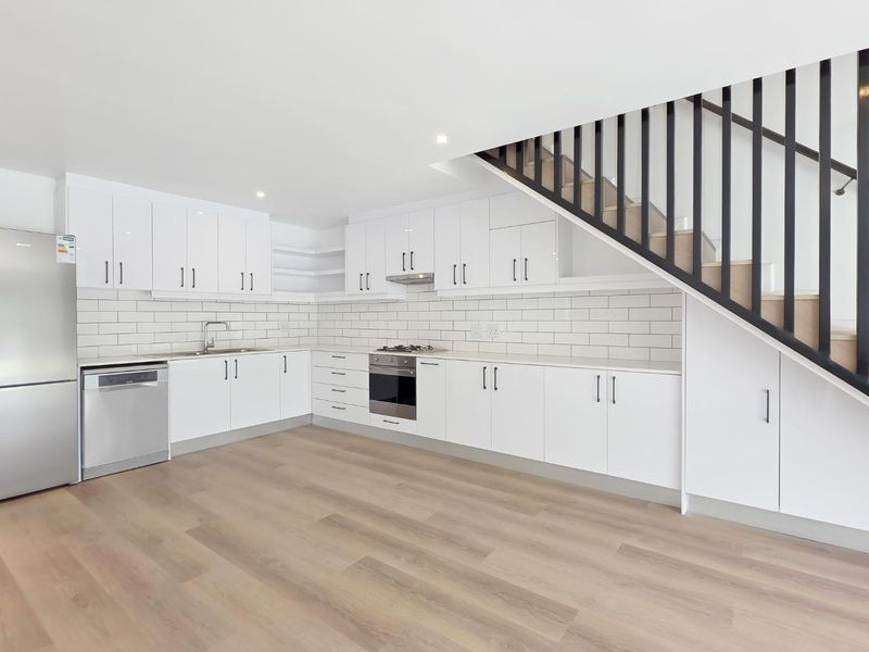 Brand New 3 Bedroom Townhouse - Photo 4