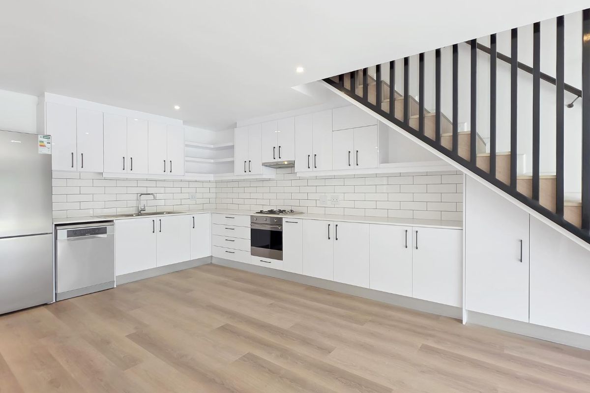 Brand New 3 Bedroom Townhouse - Photo 4
