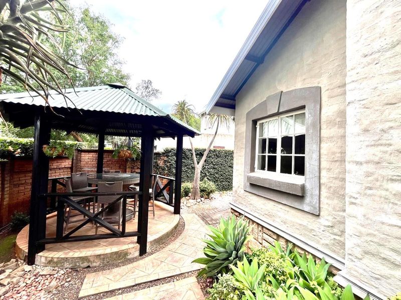 Your Farmhouse in the City - Photo 7