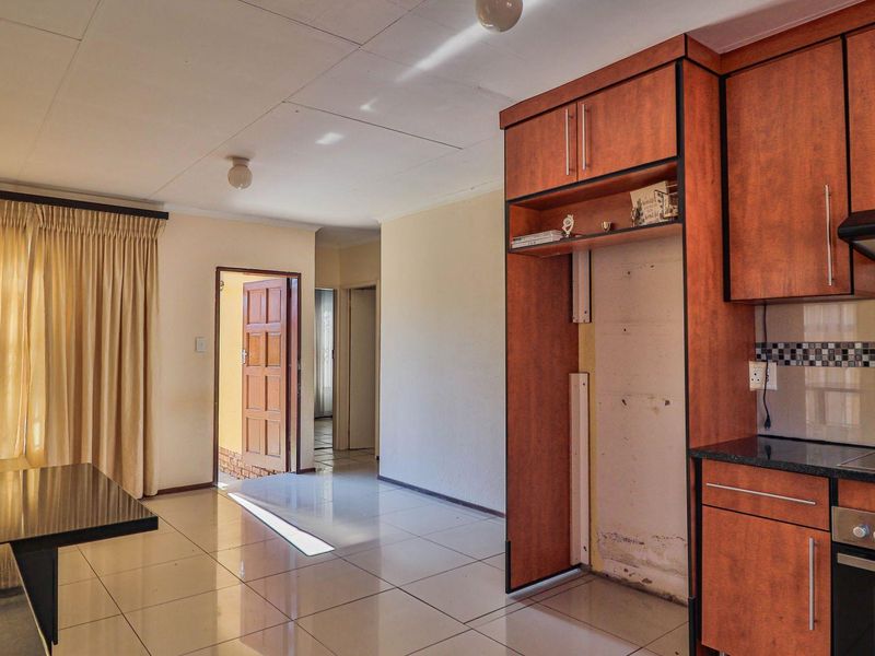 Neat 3 Bedroom townhouse for sale in Heatherview Gardens - Photo 4