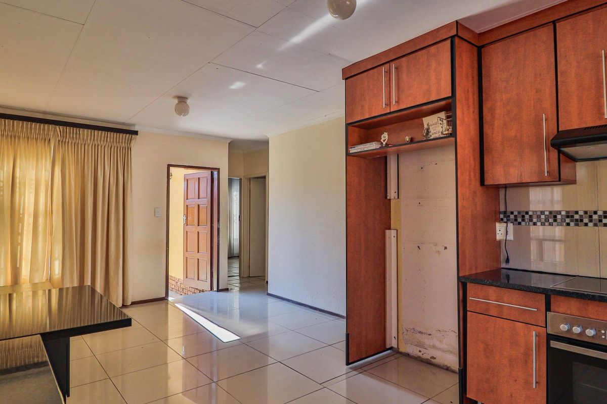 Neat 3 Bedroom townhouse for sale in Heatherview Gardens - Photo 4