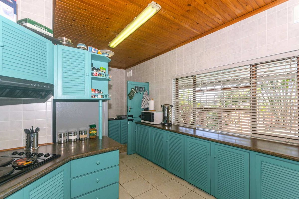 Beautiful Home in the heart of Queensburgh - Photo 4
