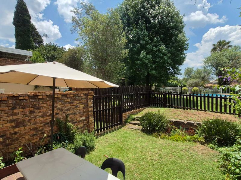 Secure 3-Bedroom Duplex -Close to Ferndale on Republic - Photo 3