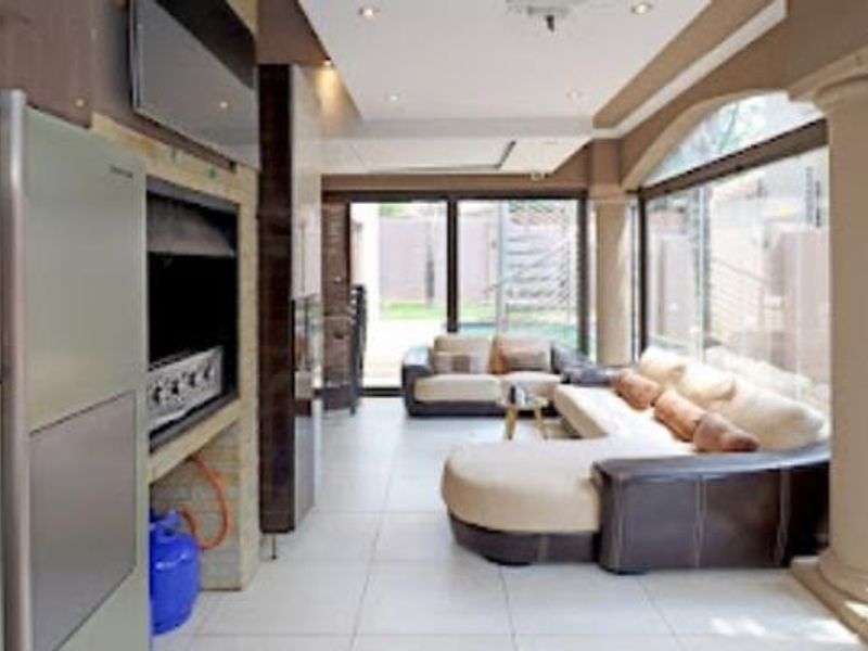 Off the grid 5 bedroom cluster with all the bells and whistles and more! - Photo 2