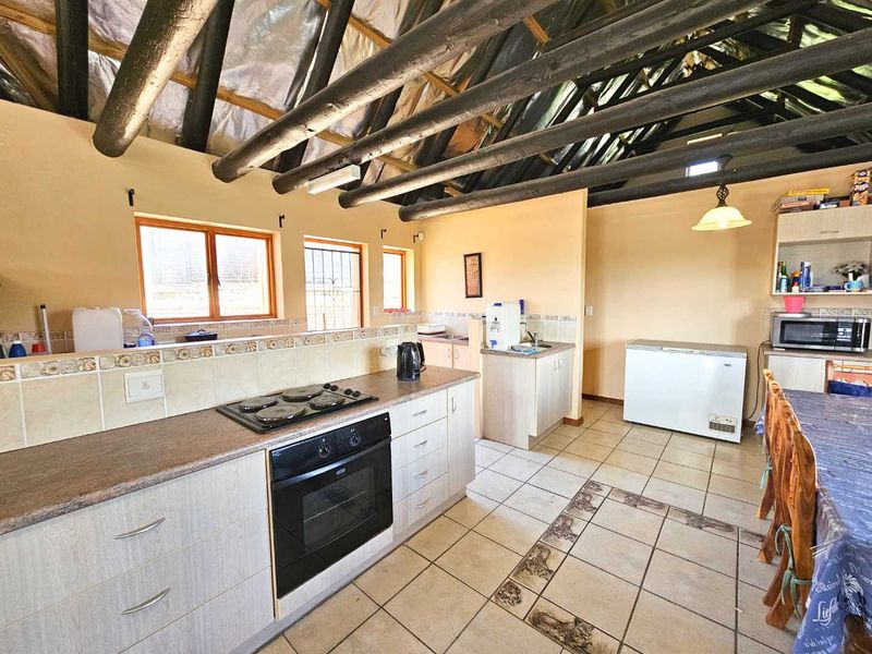 Five bedroom family home for sale in Stilbaai-Wes. - Photo 9