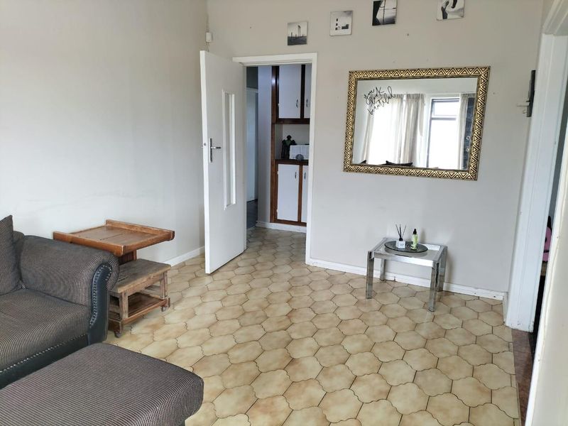 "Endless Potential: Spacious Home on Large Subdividable Plot" - Photo 4