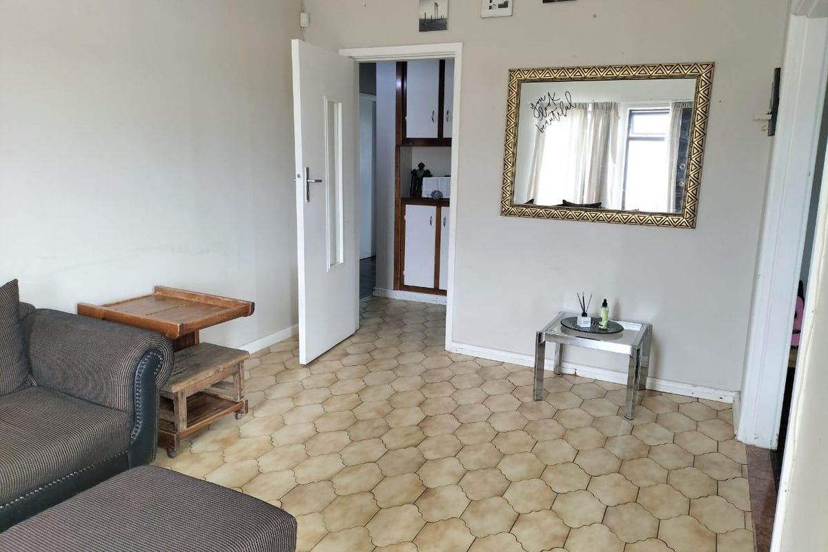 "Endless Potential: Spacious Home on Large Subdividable Plot" - Photo 4