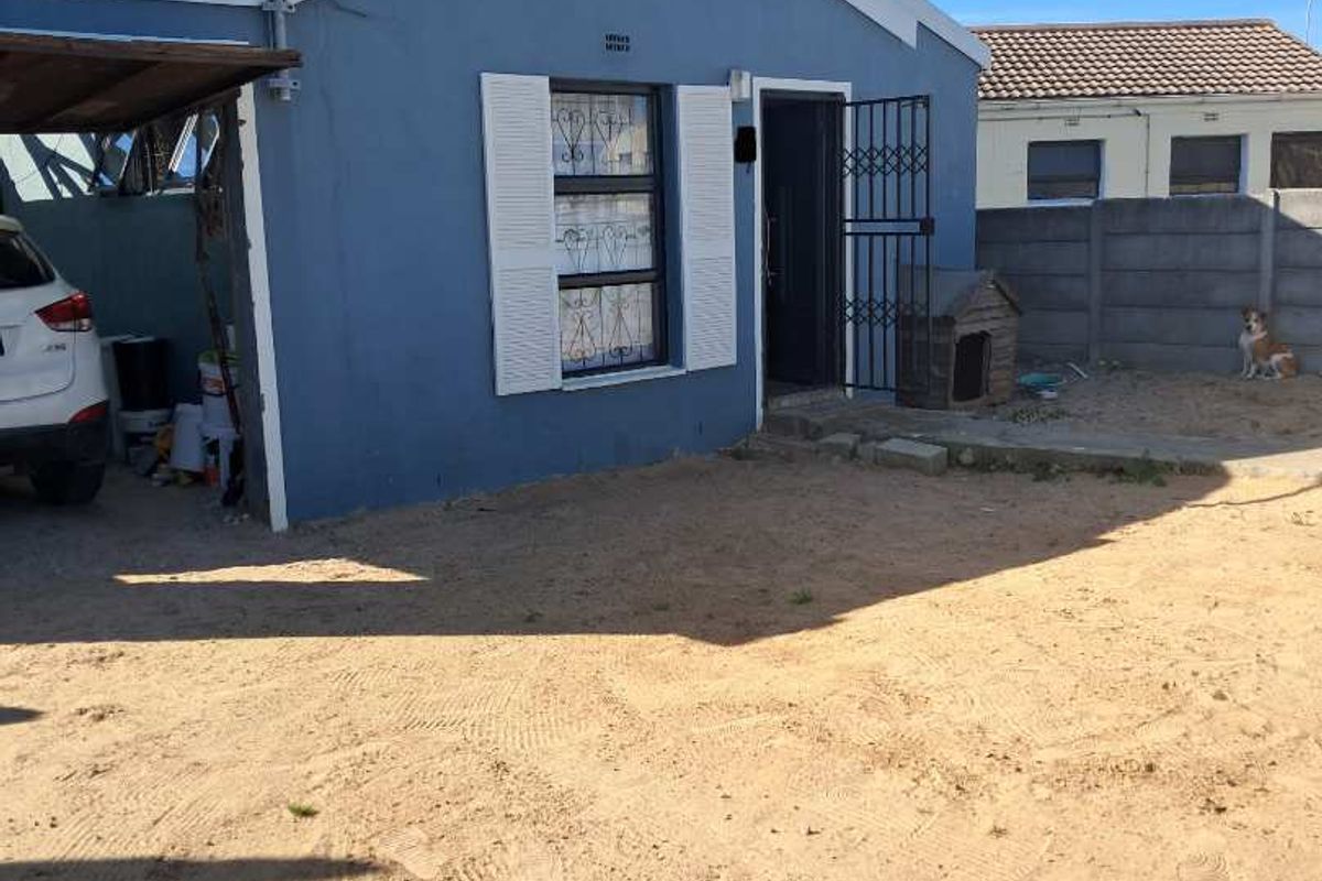 Charming 3-Bedroom House - Photo 4