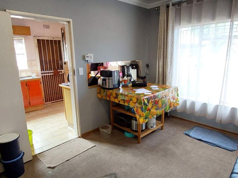 Spacious 3-Bedroom Family Home with Flatlet on Spacious Stand - Photo 6