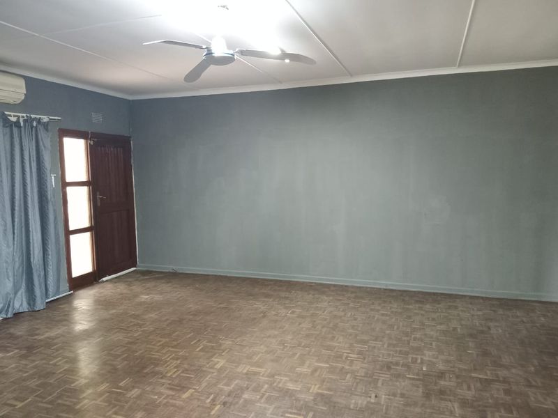 Welcome to this charming 3-bedroom home that perfectly combines classic character with modern comfort! - Photo 3