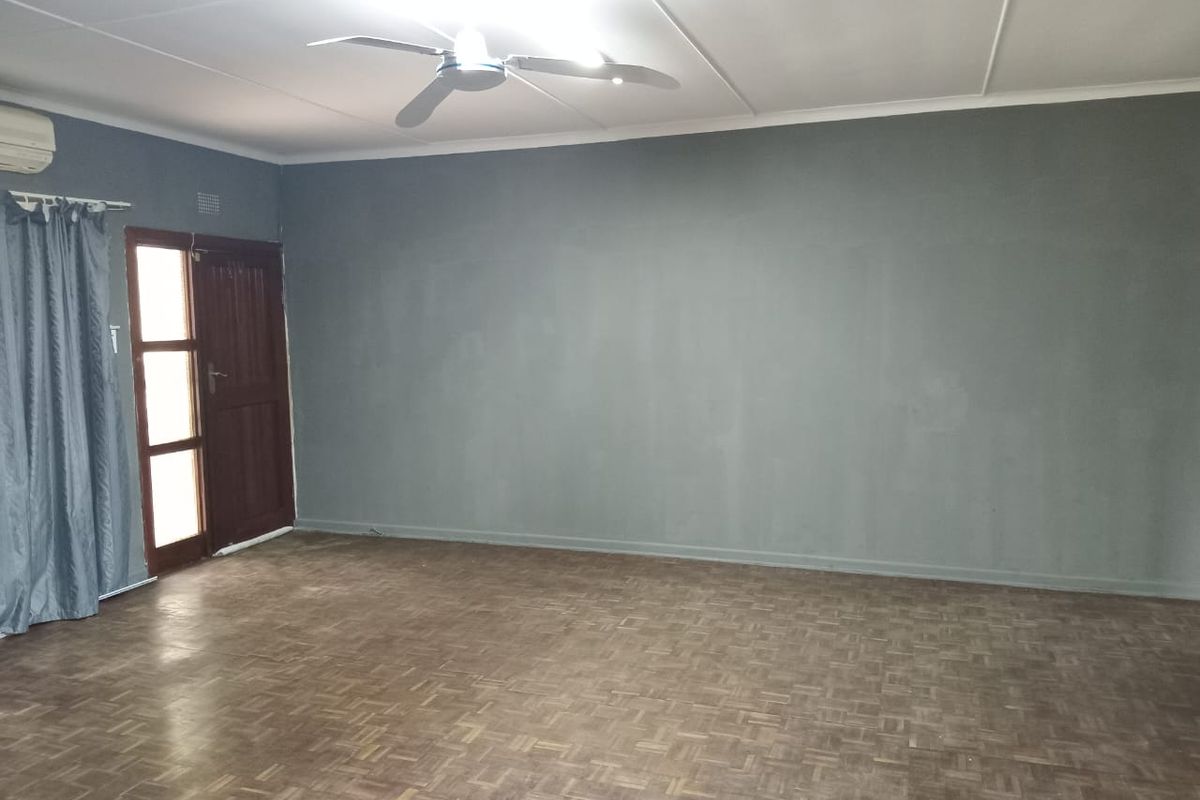 Welcome to this charming 3-bedroom home that perfectly combines classic character with modern comfort! - Photo 3