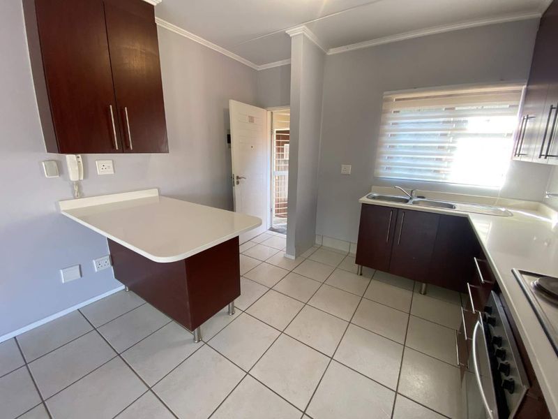 Garden Unit Living with Space, Security & Convenience in Glenvista - Photo 6