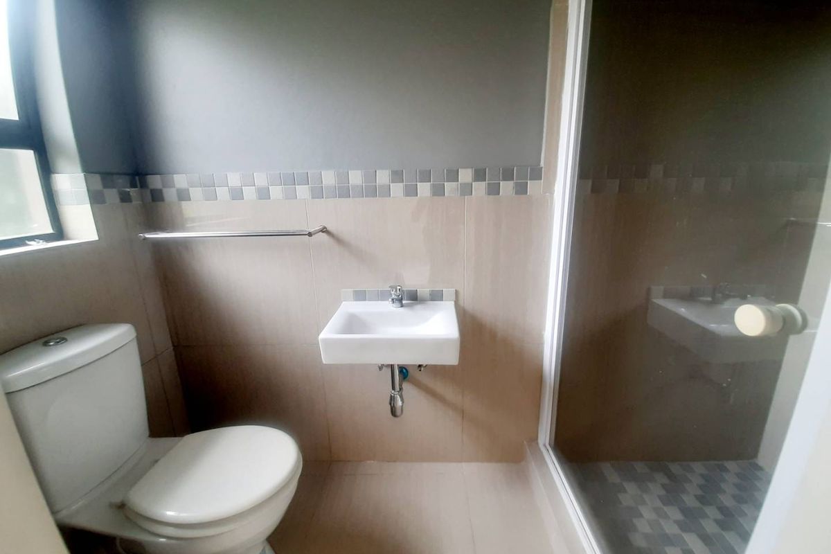 Beautiful Four Bedroom House For Sale in Palm Lakes Estate - Photo 5