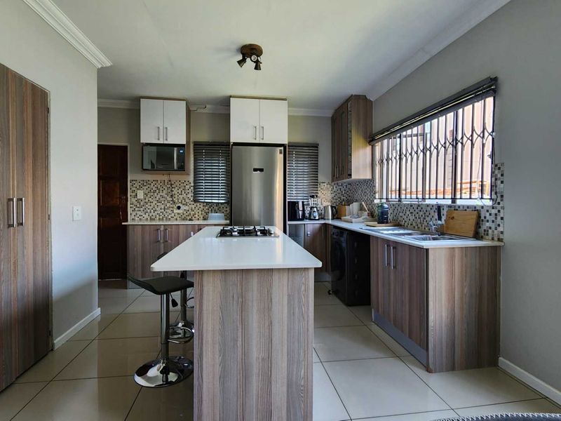 3 Bedroom House For Sale in The Orchards - Photo 5