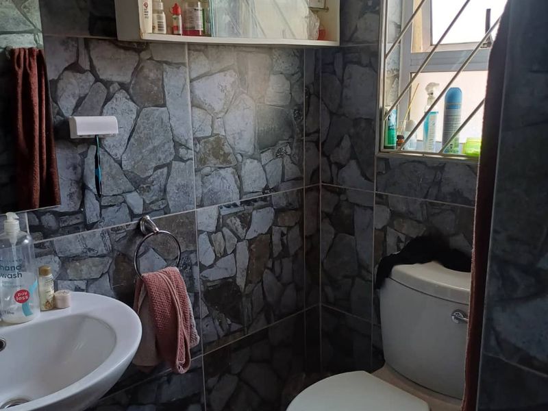 MODERN 3 BEDROOM HOUSE FOR SALE 10KM OUT OF WINDHOEK, BRAKWATER AREA: THORN VALLEY ESTATE - Photo 8