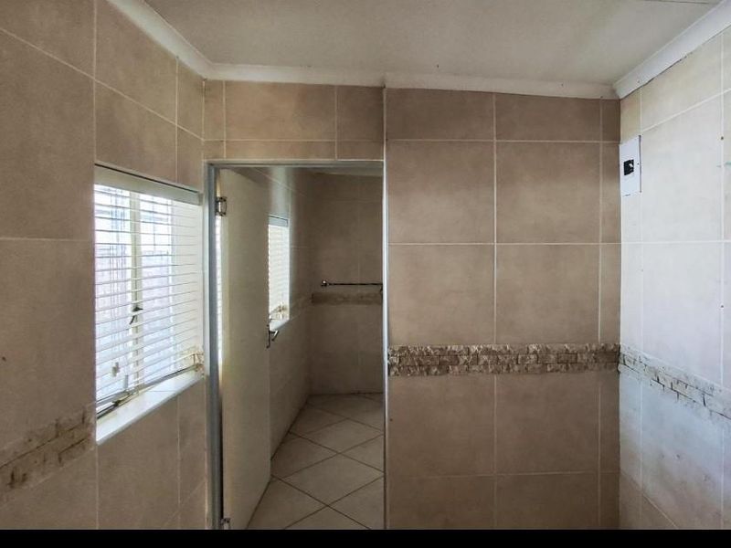 Large family home - Photo 10
