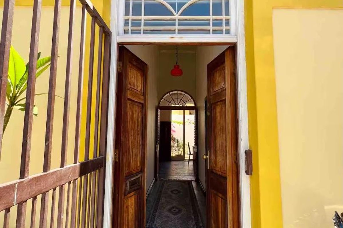Charming Fully Furnished Cottage in the Heart of Bo-Kaap 6-Month Rental Opportunity - Photo 4