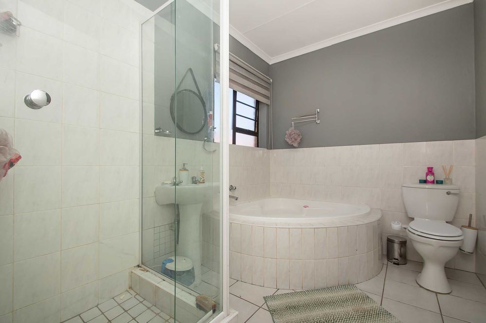 Full en-suite with corner bath