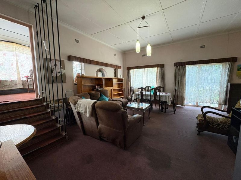 Fabulous Family Home on the Border of Oakdene! - Photo 6