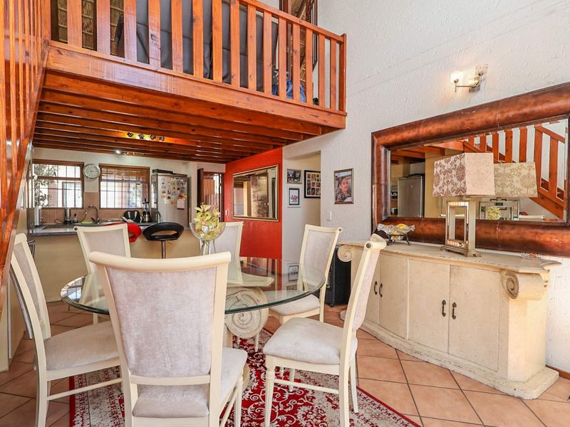 Spacious 3-Bedroom Loft Living with Views, Privacy and Exceptional Outdoor Space - Photo 9