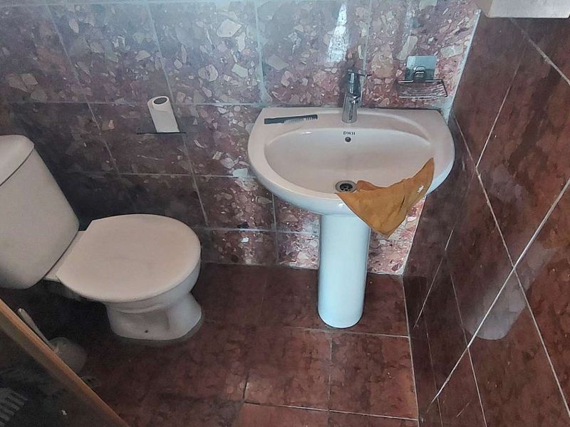 3 Bedrooms and a Flat - Photo 10