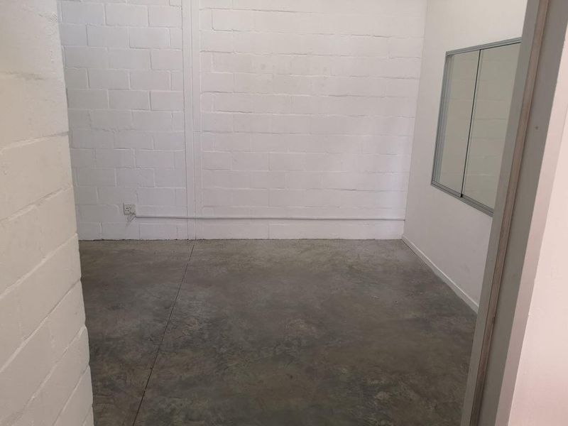 102m2 Office To Let in Montague Gardens - Photo 3