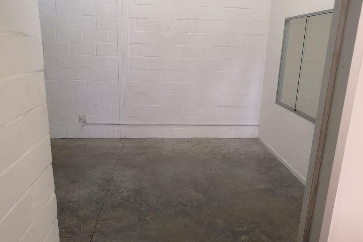 102m2 Office To Let in Montague Gardens - Photo 3